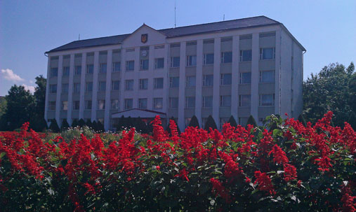 Dolyna_City_Hall_Prairie_Village_Visit