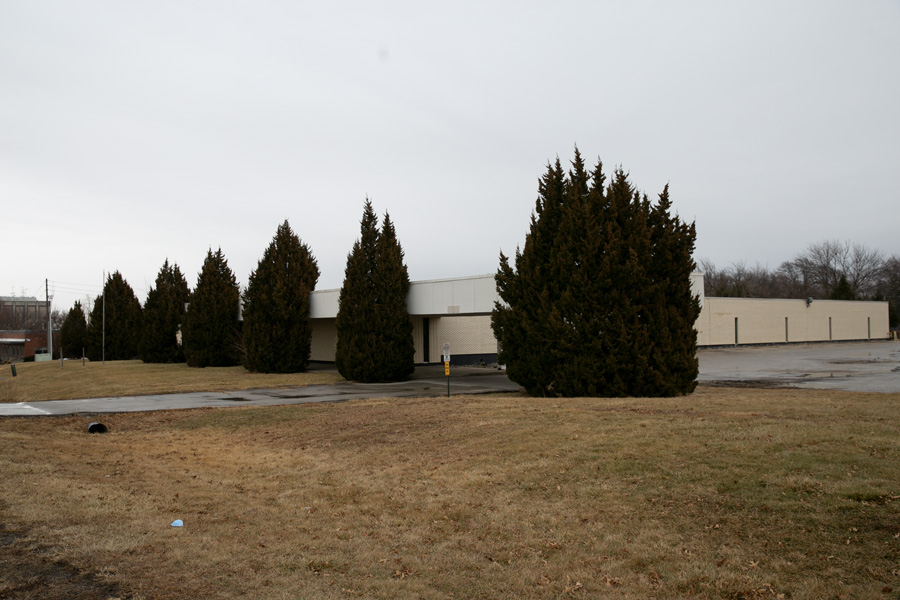 Mission Foxridge apartments are set to replace the pictured JCPenney call center. 