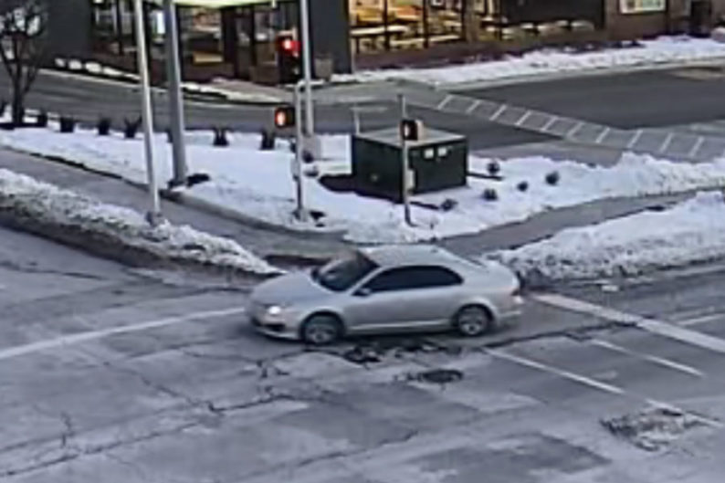 Prairie Village Police search for 3 suspects after armed men take ...