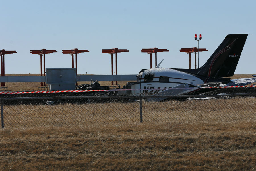 1 person killed in plane crash at Johnson County Executive Airport