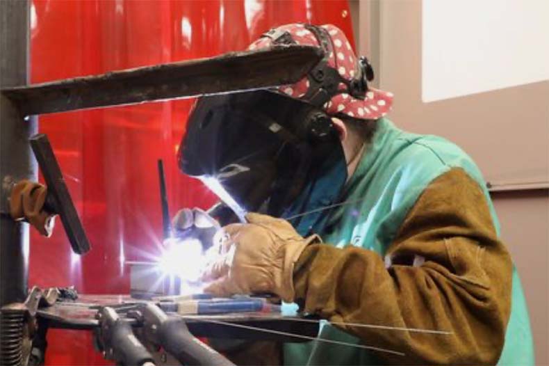 JCCC manufacturing student