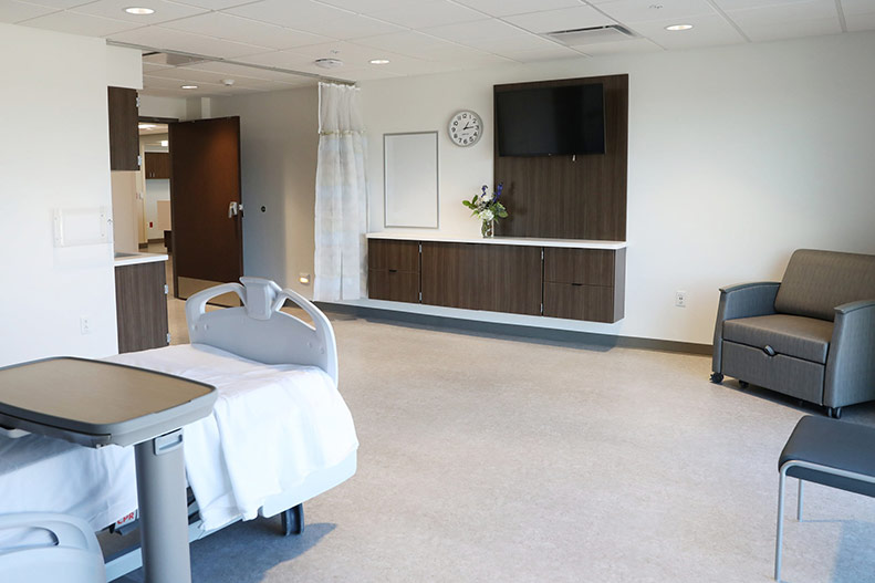 A patient room in the newly renovated AdventHealth Shawnee Mission tower