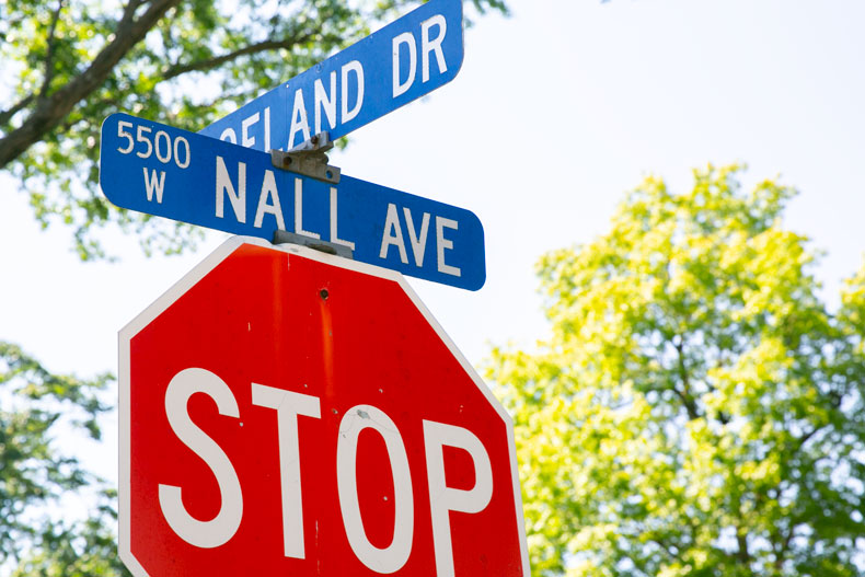 Nall Avenue and Roeland Drive stop sign.