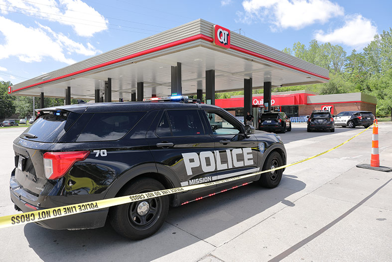 officer involved shooting QuikTrip Lamar