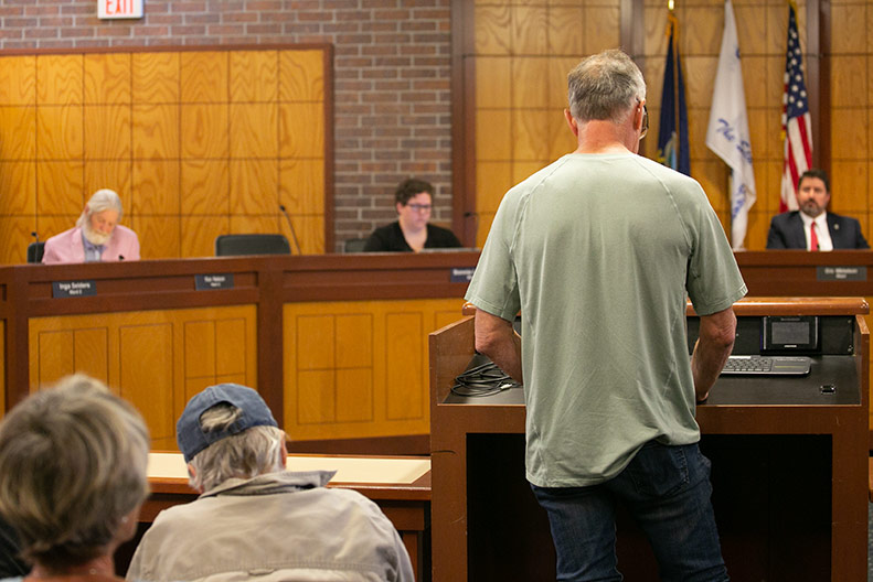 Resident gives public comment on Prairie Village petitions. 