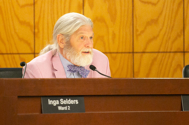 Councilmember Ron Nelson addresses the Prairie Village petitions 