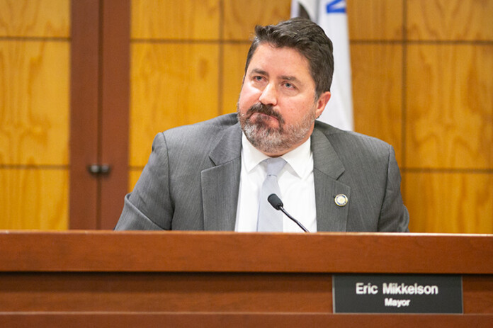 Prairie Village Mayor Eric Mikkelson at the Jan. 16, 2024 city council meeting. Photo credit Juliana Garcia.