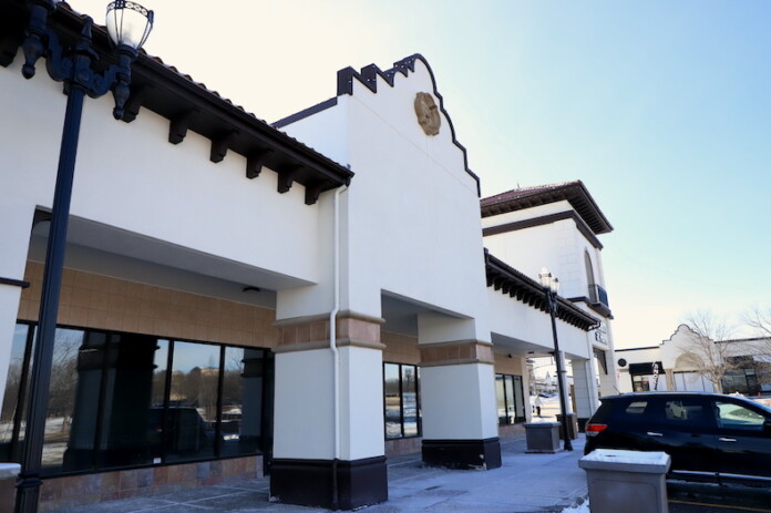 A new emergency veterinary hospital plans to move into a long-vacant storefront in the Fountains Shopping Center in Overland Park.