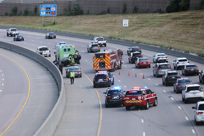 Rollover crash causes traffic jam on US-69 in Overland Park
