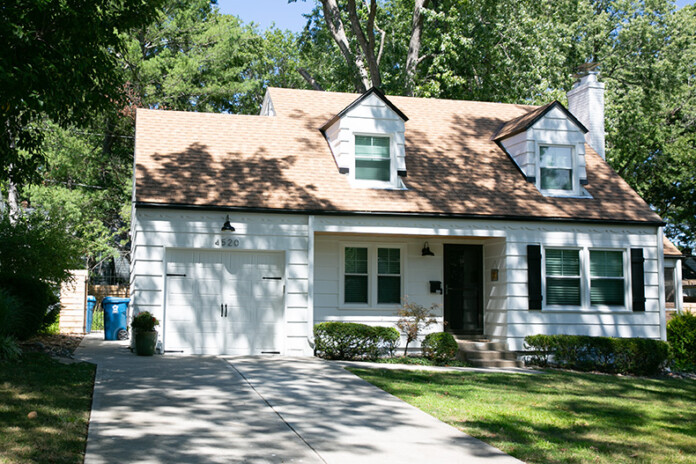 A Prairie Village short-term rental off 70th Street and Roe Avenue