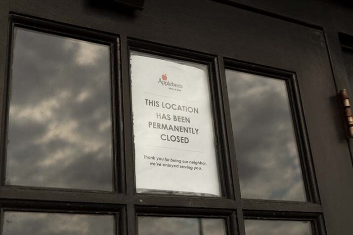 Applebee's closed sign