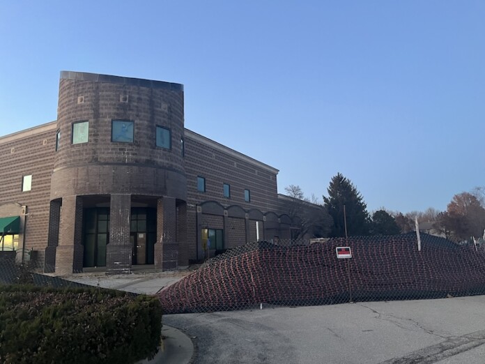 The former Incred-a-Bowl at 151st and Antioch.