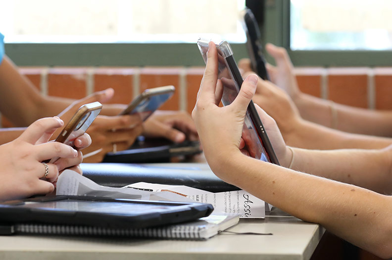 Kansas' new bell-to-bell cellphone ban is about to start. Here's what each JoCo district is doing about it