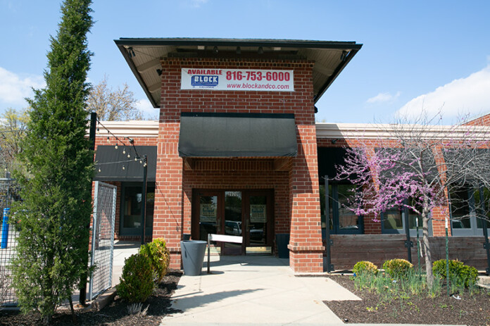 The former Houlihan's in Fairway in April 2025.