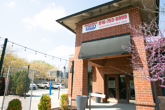 The vacant Houlihan's in Fairway in April 2025.