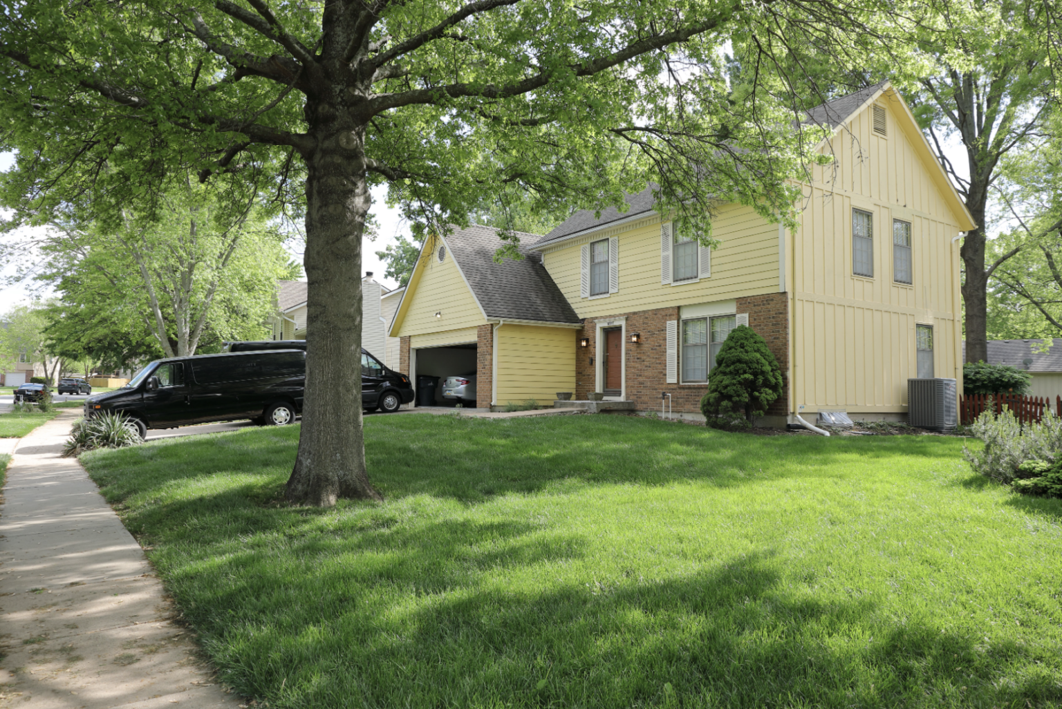Man arrested in connection to death of Olathe woman