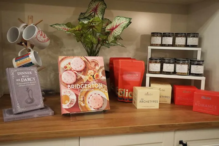 Leawood Smitten Booktique