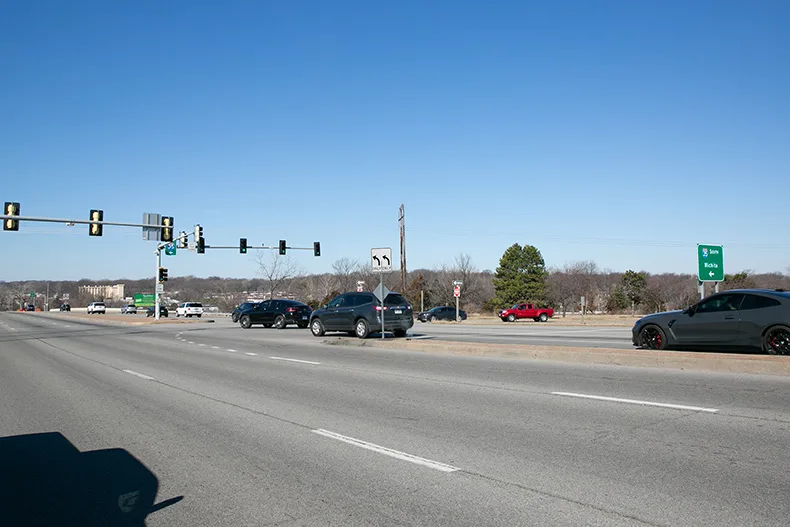 Drivers at the traffic signal just before the southbound I-35 ramps on Shawnee Mission Parkway. Photo credit Juliana Garcia. 