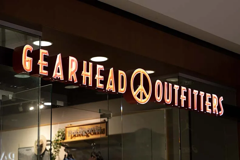 This outdoor retailer is closing its last JoCo store at Oak Park Mall