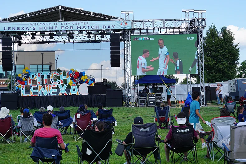 Pitch Lenexa crowd 