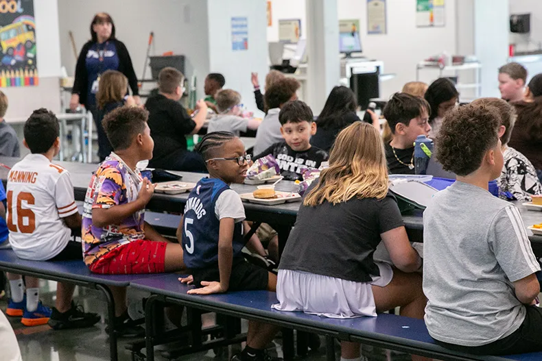 After reviewing cafeteria procedures, fourth graders at Pawnee ate an early lunch on the first day of school. Photo credit Juliana Garcia.