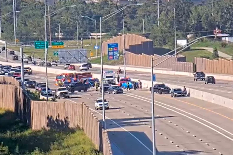 Multi-vehicle crash closes US-69 in Overland Park, backing up traffic 3 miles