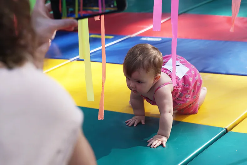 Baby crawl