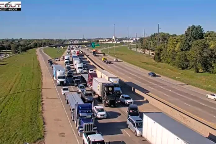 Northbound traffic on I-35 in Olathe caught in a standstill on Wednesday morning, Oct. 7. Image via KC Scout.